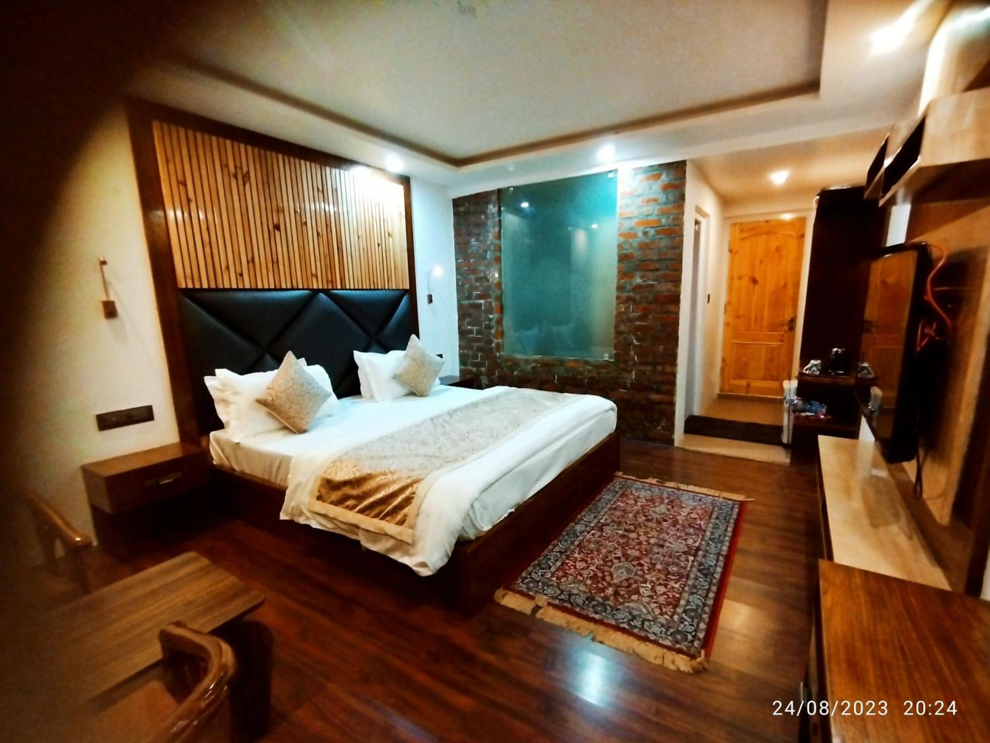 Hotel Lidder Palace Pahalgām 외부 사진